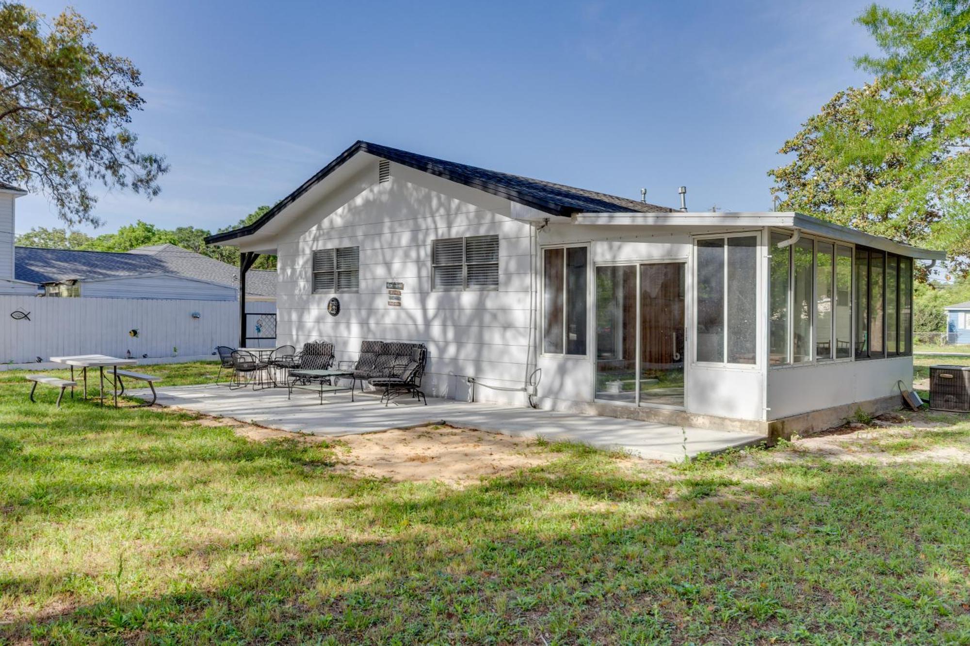 Sunny Fort Walton Beach Vacation Rental With Yard! Exterior photo